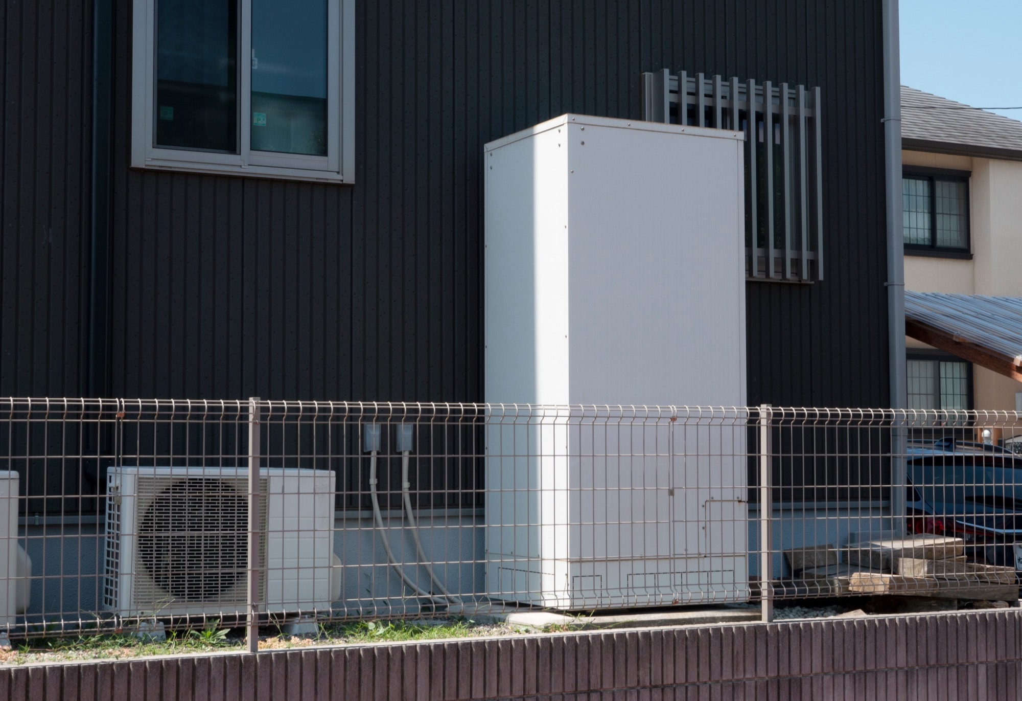 住宅屋外に設置されたエコキュート